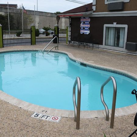 Super 8 By Wyndham San Antonio/I-35 North Otel Dış mekan fotoğraf