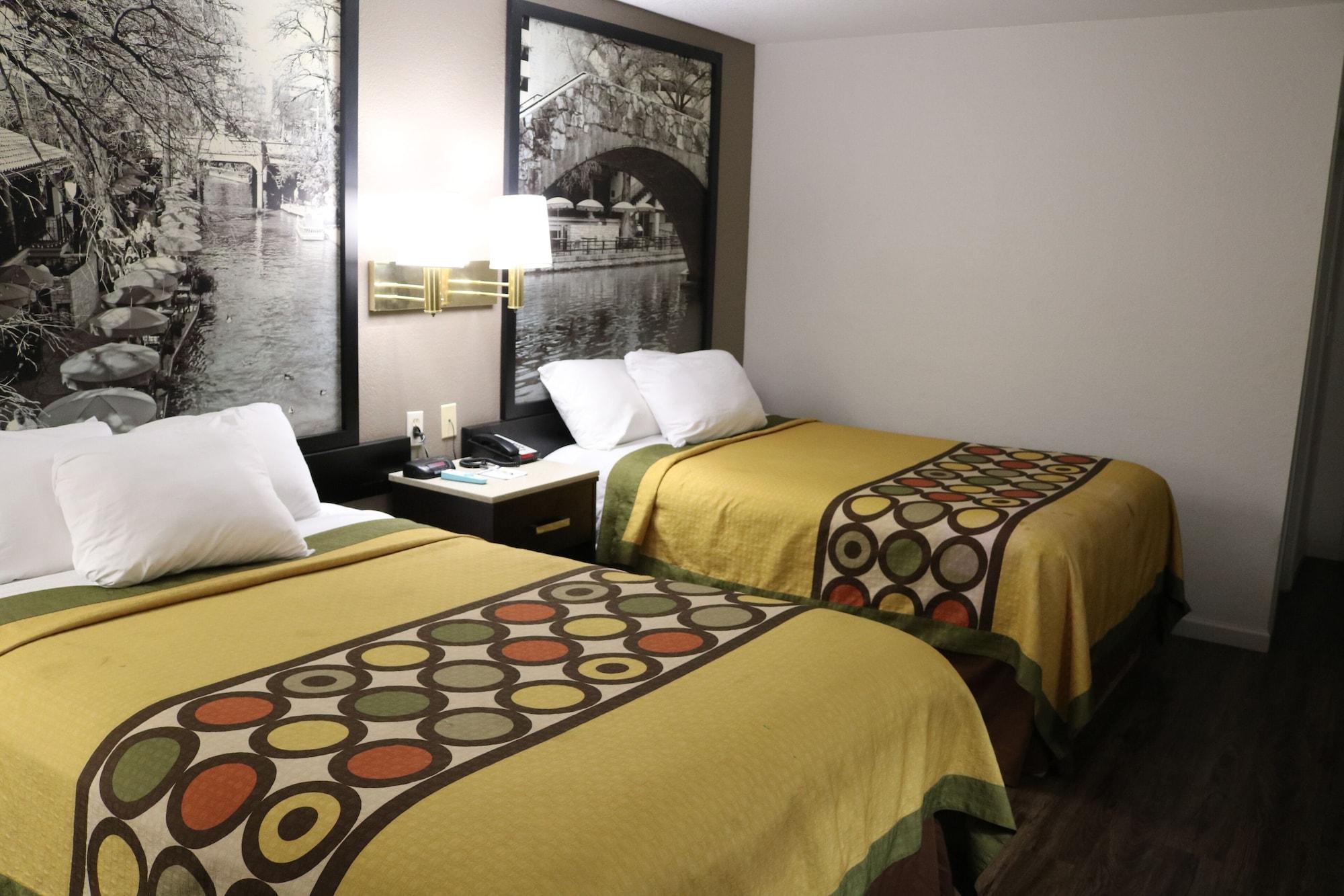 Super 8 By Wyndham San Antonio/I-35 North Otel Dış mekan fotoğraf