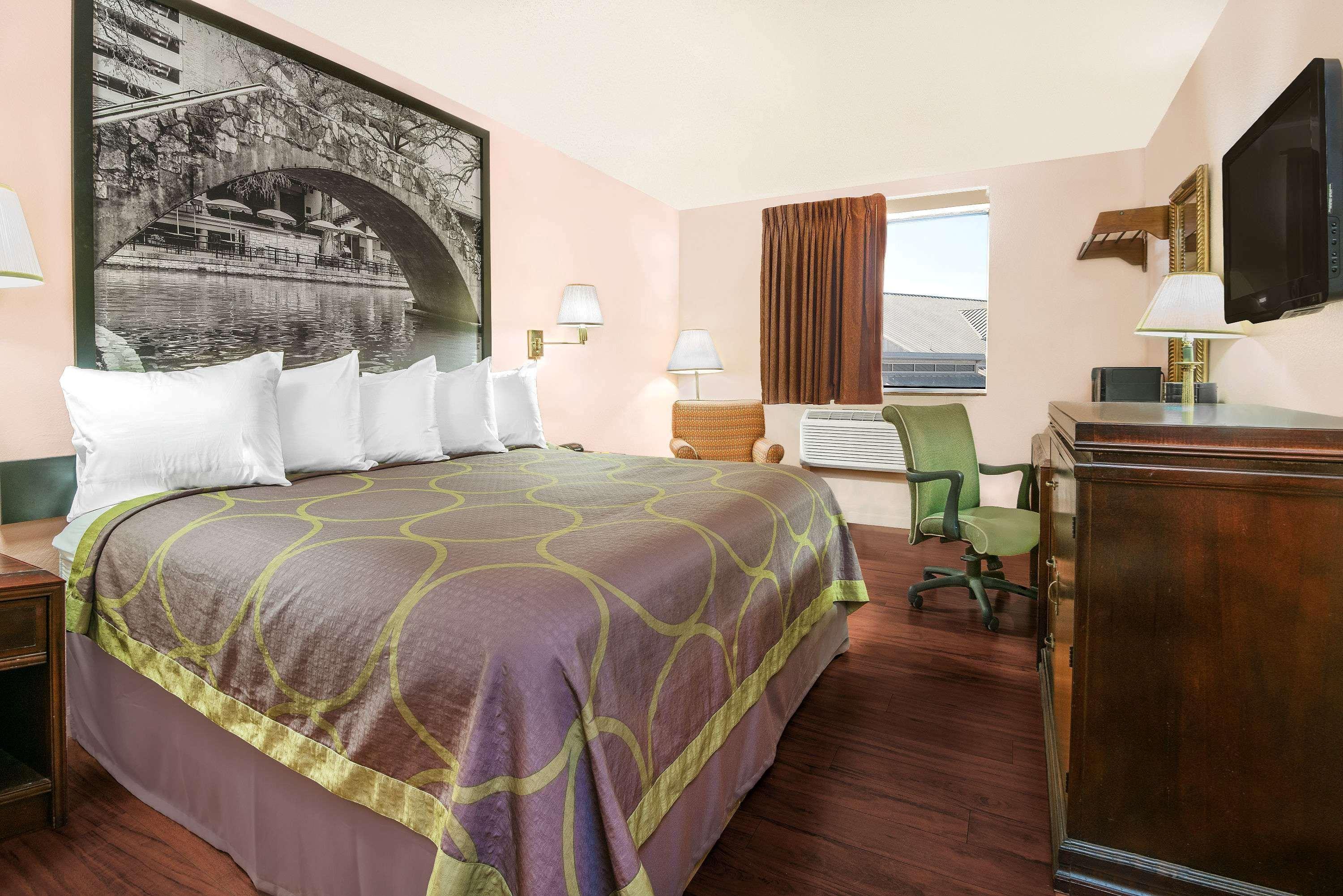 Super 8 By Wyndham San Antonio/I-35 North Otel Dış mekan fotoğraf