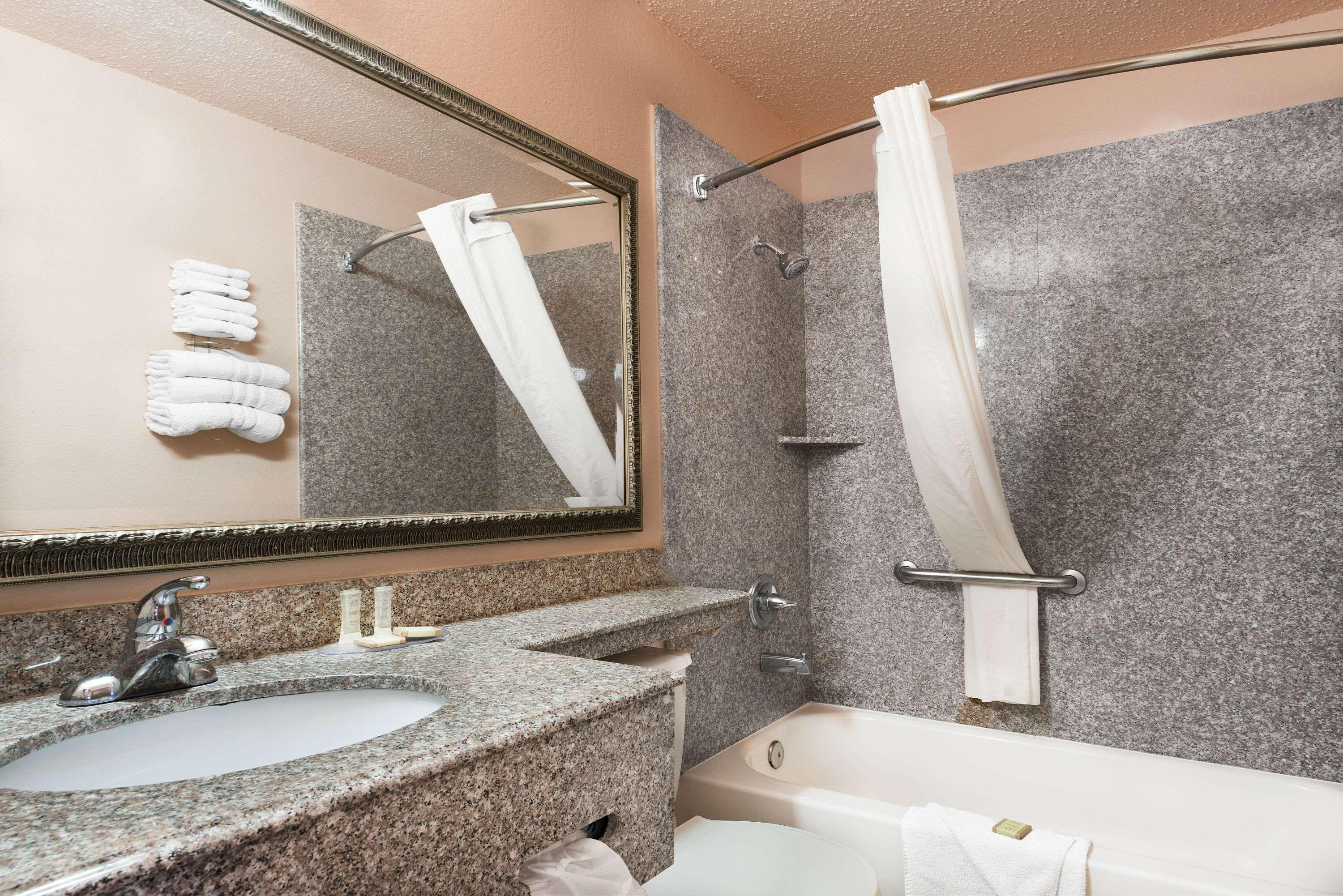 Super 8 By Wyndham San Antonio/I-35 North Otel Dış mekan fotoğraf