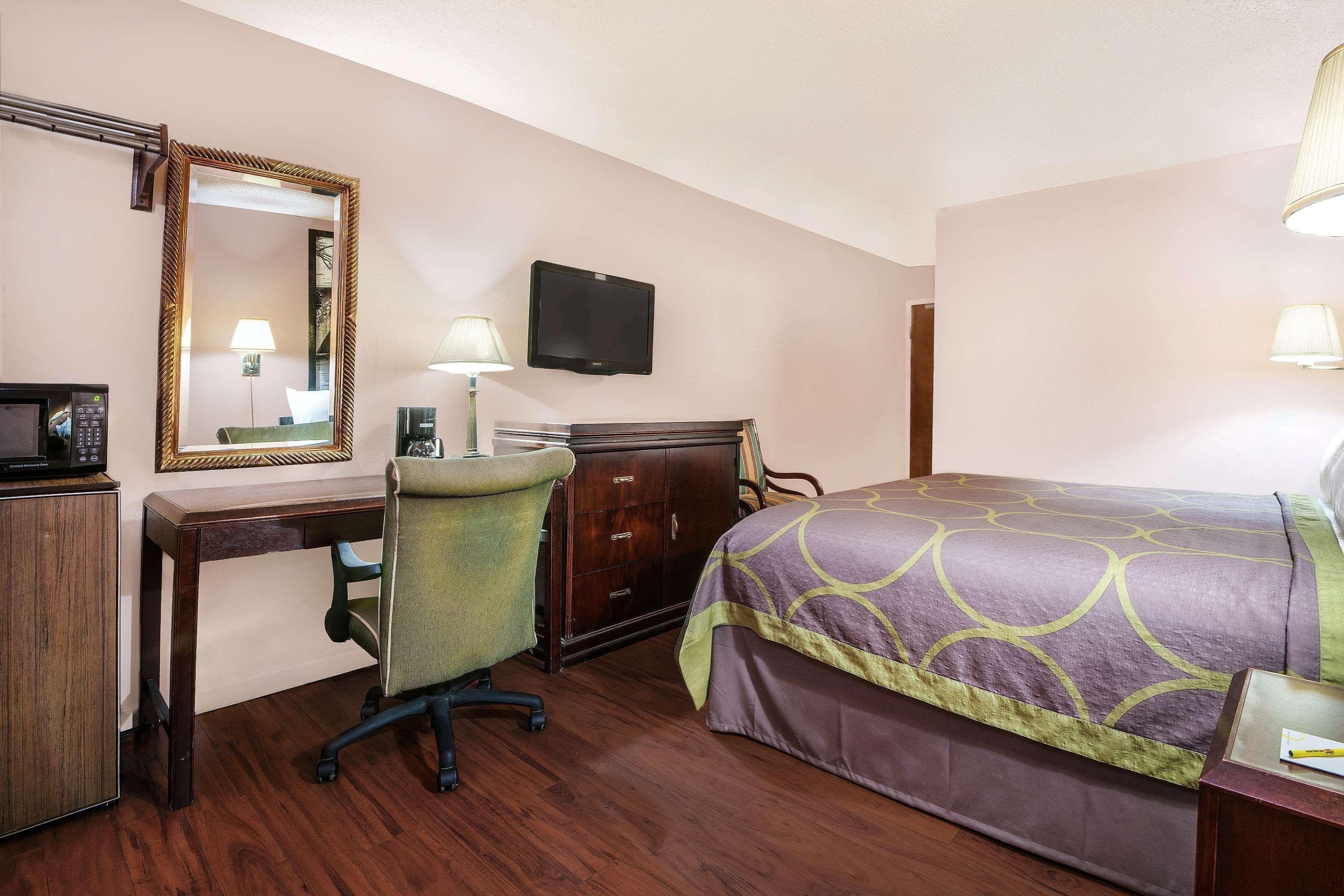 Super 8 By Wyndham San Antonio/I-35 North Otel Dış mekan fotoğraf