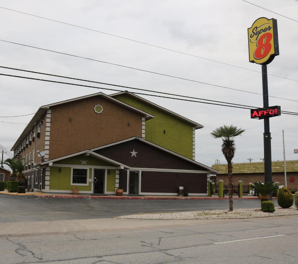 Super 8 By Wyndham San Antonio/I-35 North Otel Dış mekan fotoğraf