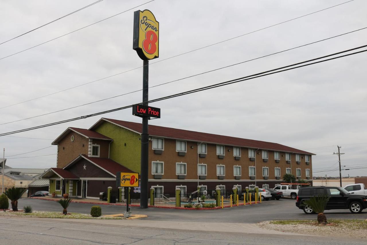 Super 8 By Wyndham San Antonio/I-35 North Otel Dış mekan fotoğraf