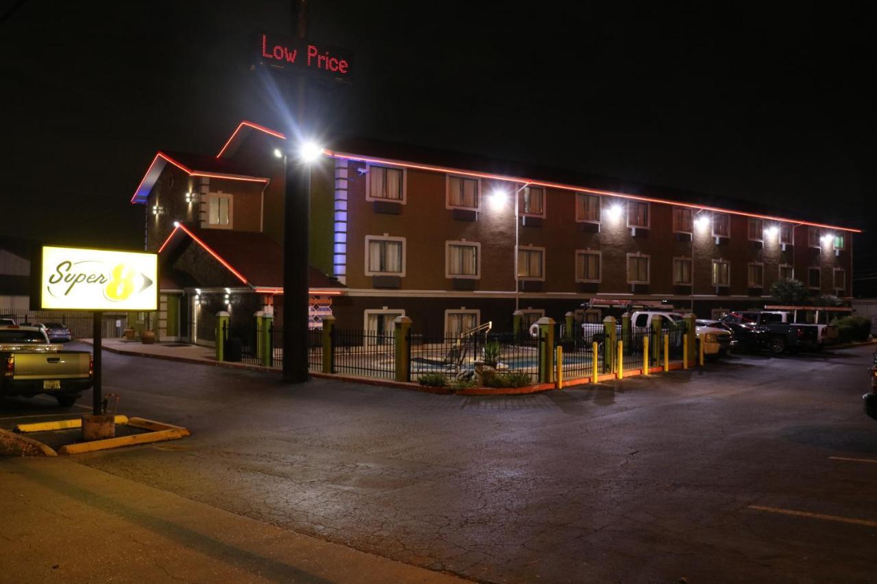 Super 8 By Wyndham San Antonio/I-35 North Otel Dış mekan fotoğraf
