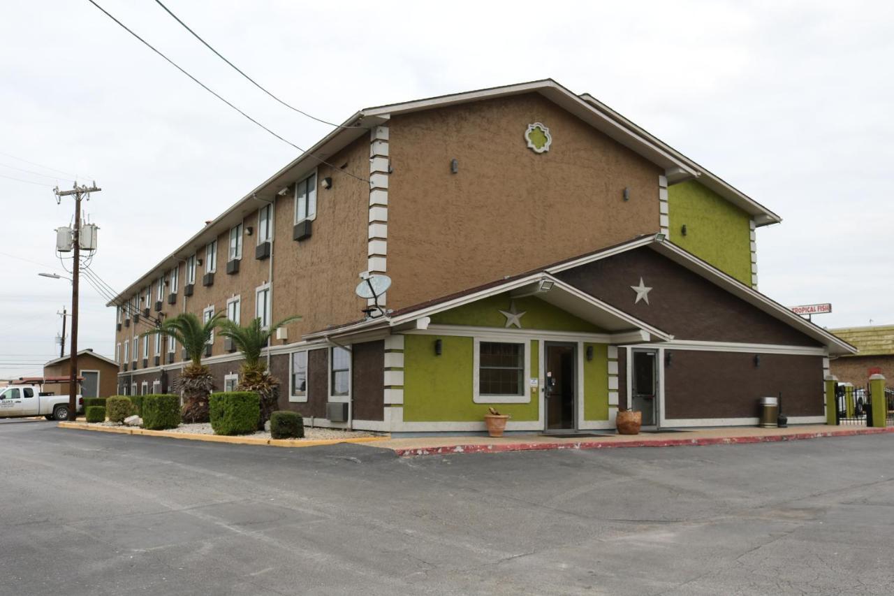 Super 8 By Wyndham San Antonio/I-35 North Otel Dış mekan fotoğraf